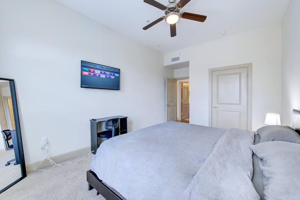 Appartamento Cozy Oasis Pool Gym Wi-Fi Pets Ok Near Nrg Houston Esterno foto